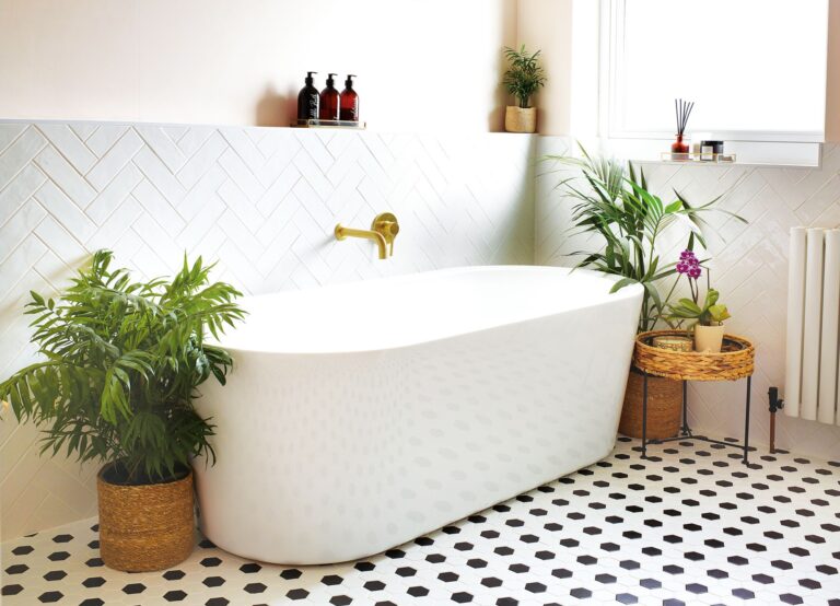 clean white bathtub